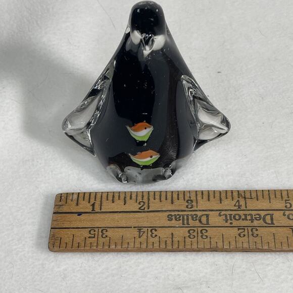 Penguin Art Glass Figurine Hand blown Vintage-Black/ Clear with Colorful Fish - Picture 7 of 9